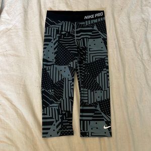 NikePro Dri-Fit cropped leggings
